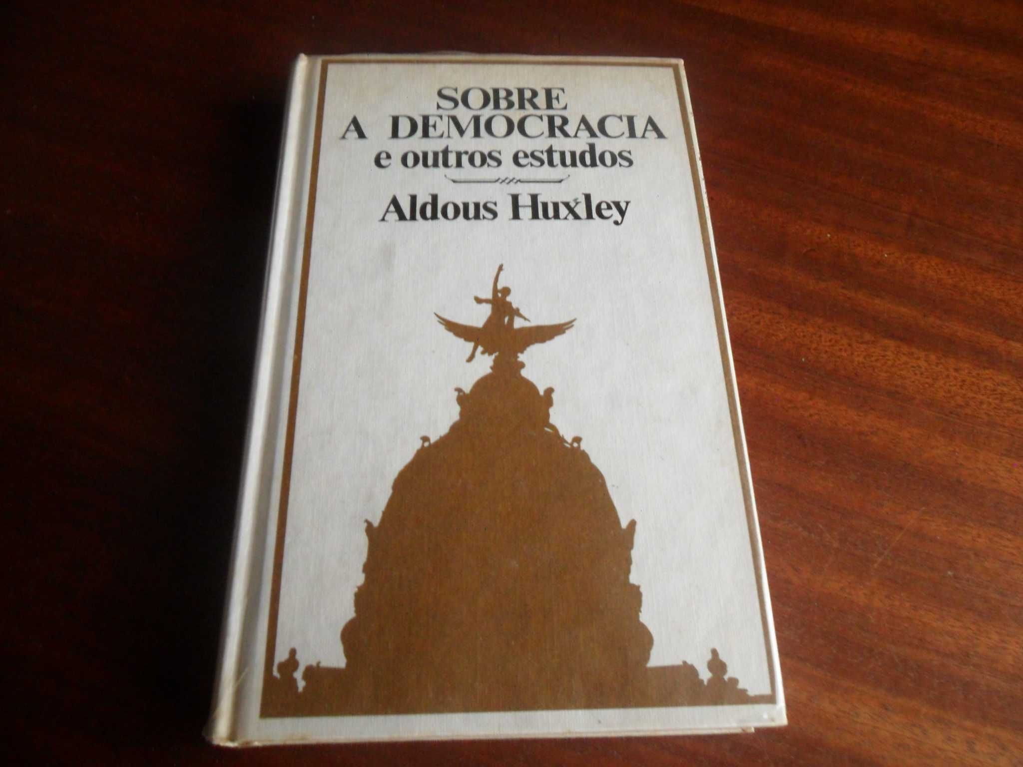 "Sobre a Democracia e Outros Estudos" de Aldous Huxley