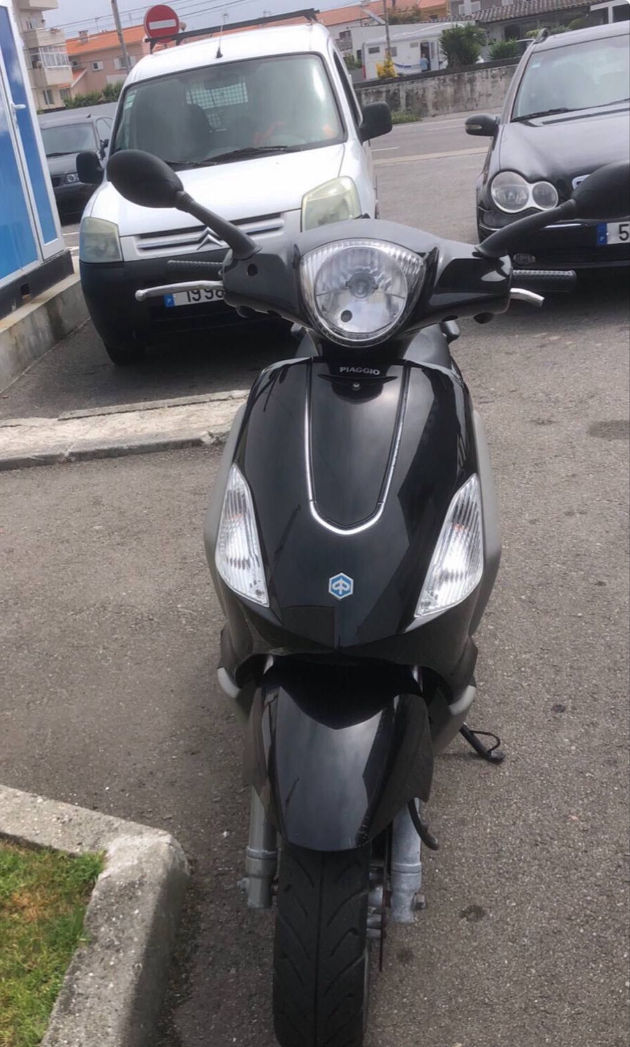 Vende-se Moto Piaggio Fly 125 - Excelente Estado