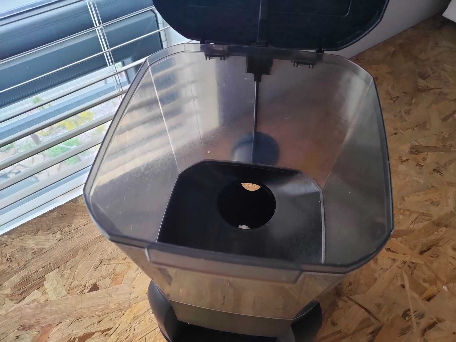 Jecod AFD-6 Solar Auto Feeder 6l - karmnik automatyczny solarny