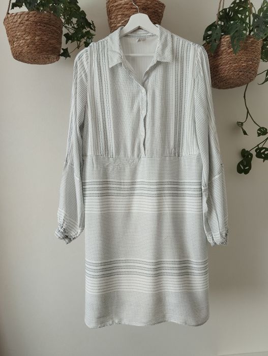 Wiosenna, letnia sukienka z długim rękawem, z guzikami, zwiewna z wisk