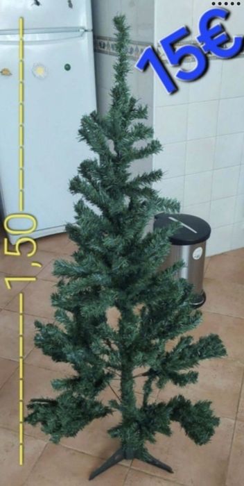 ÁRVORES DE NATAL EM MUITO BOM ESTADO.Casa,Quarto,Sala,Loja,Garagem.