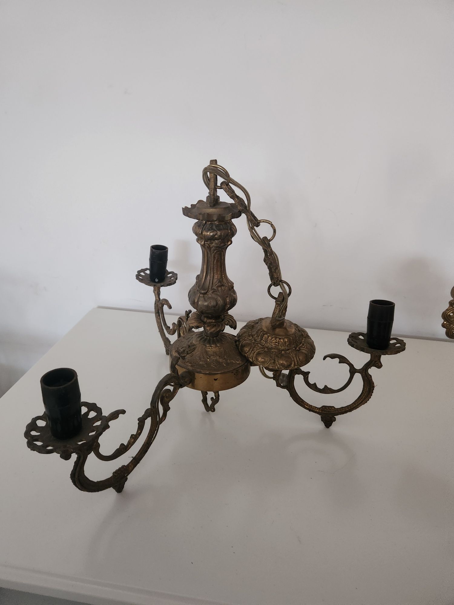 Mosiężna lampa z dwoma kinkietami