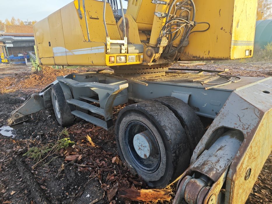 Koparka przeładunkowa  Liebherr 924 chwytak do drewna