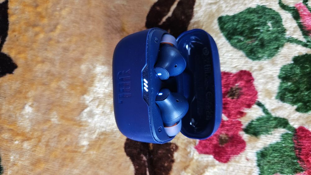 Безпроводные наушники JBL