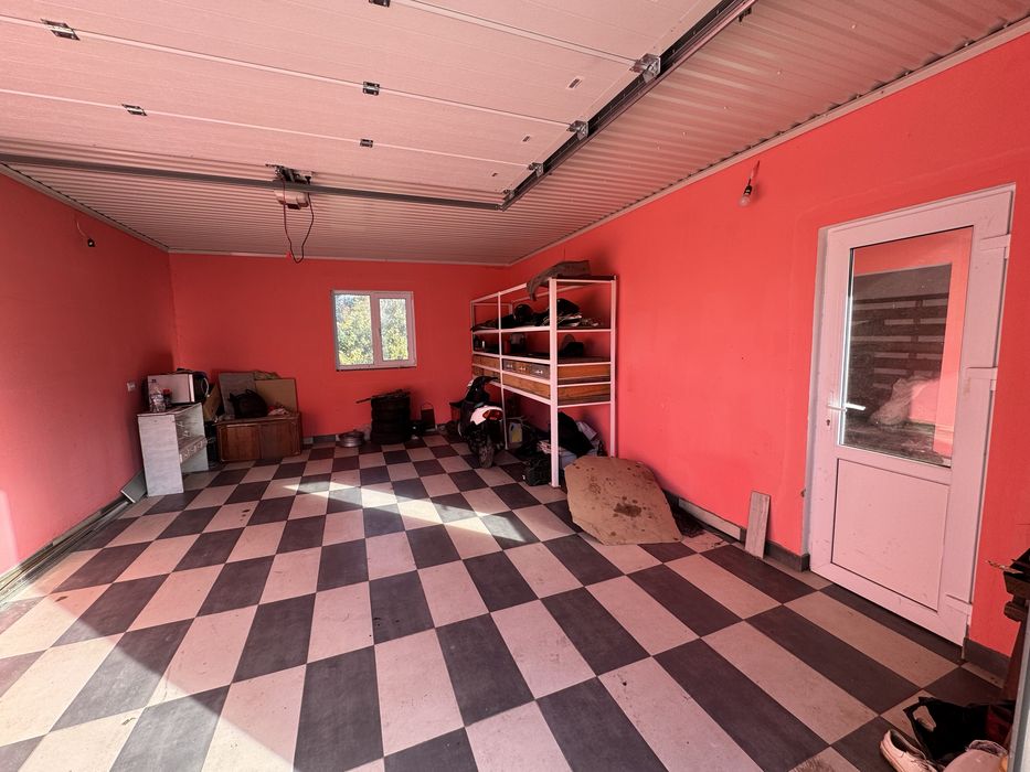 Будинок з новим ремонтом і технікою, великою ділянкою в м.Кременець Те