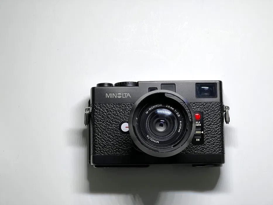 Minolta CLE com lente Rokkor 28/2.8