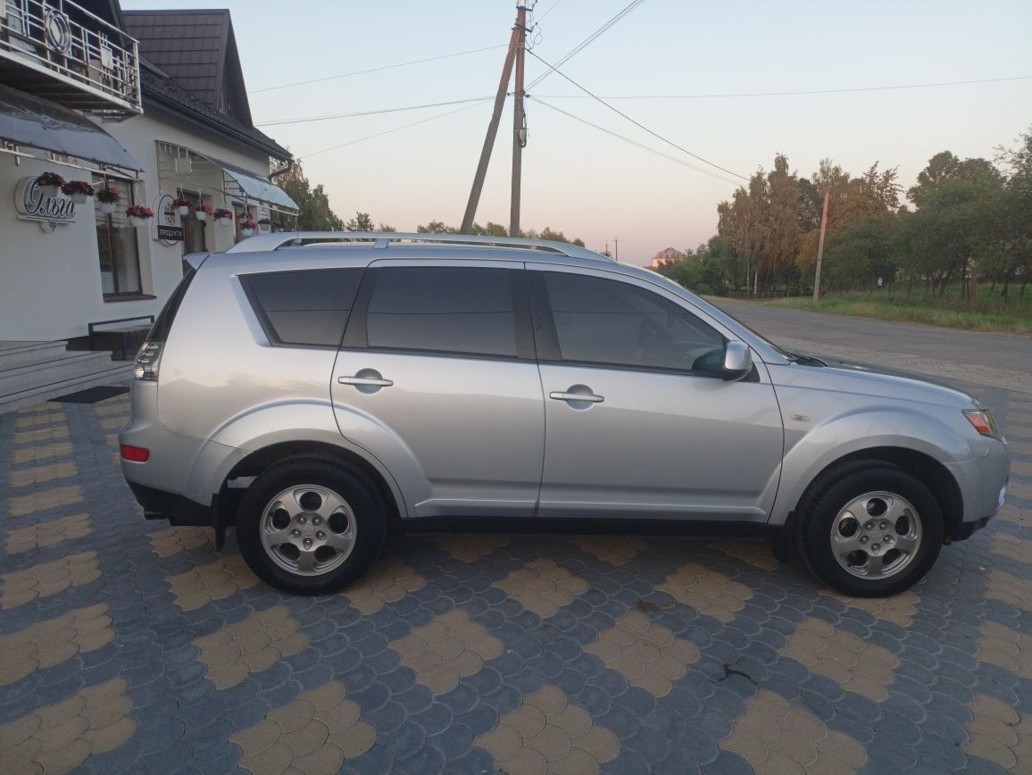 Продам Mitsubishi Outlander 2008 4х4 дизель в хорошому стані.