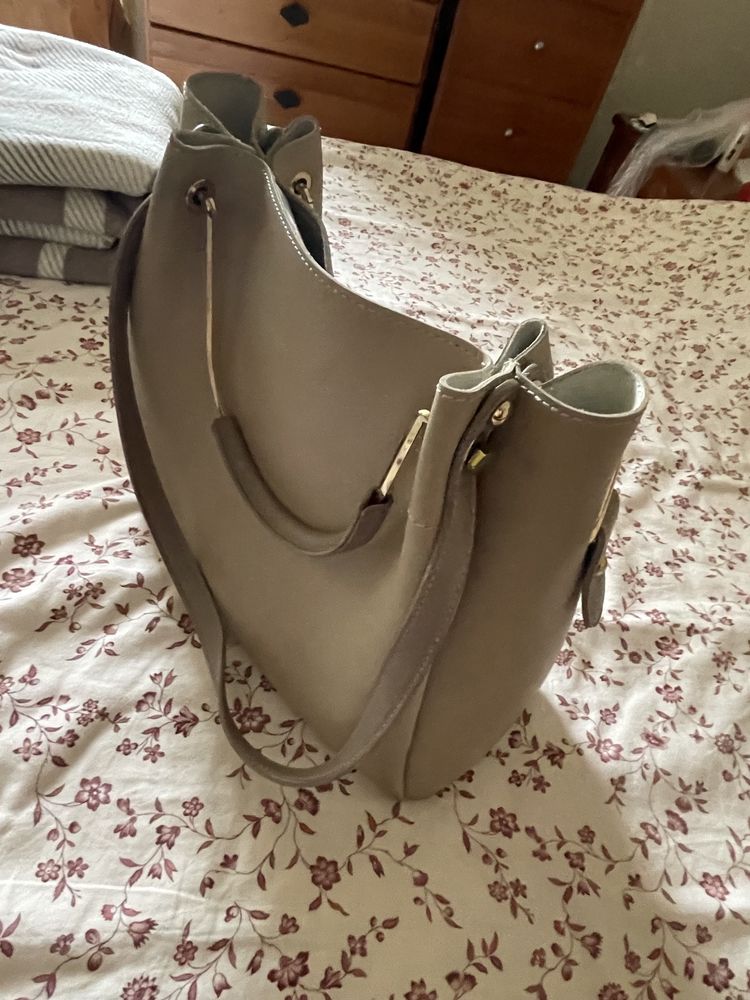 Mala com bolsa interior incluida