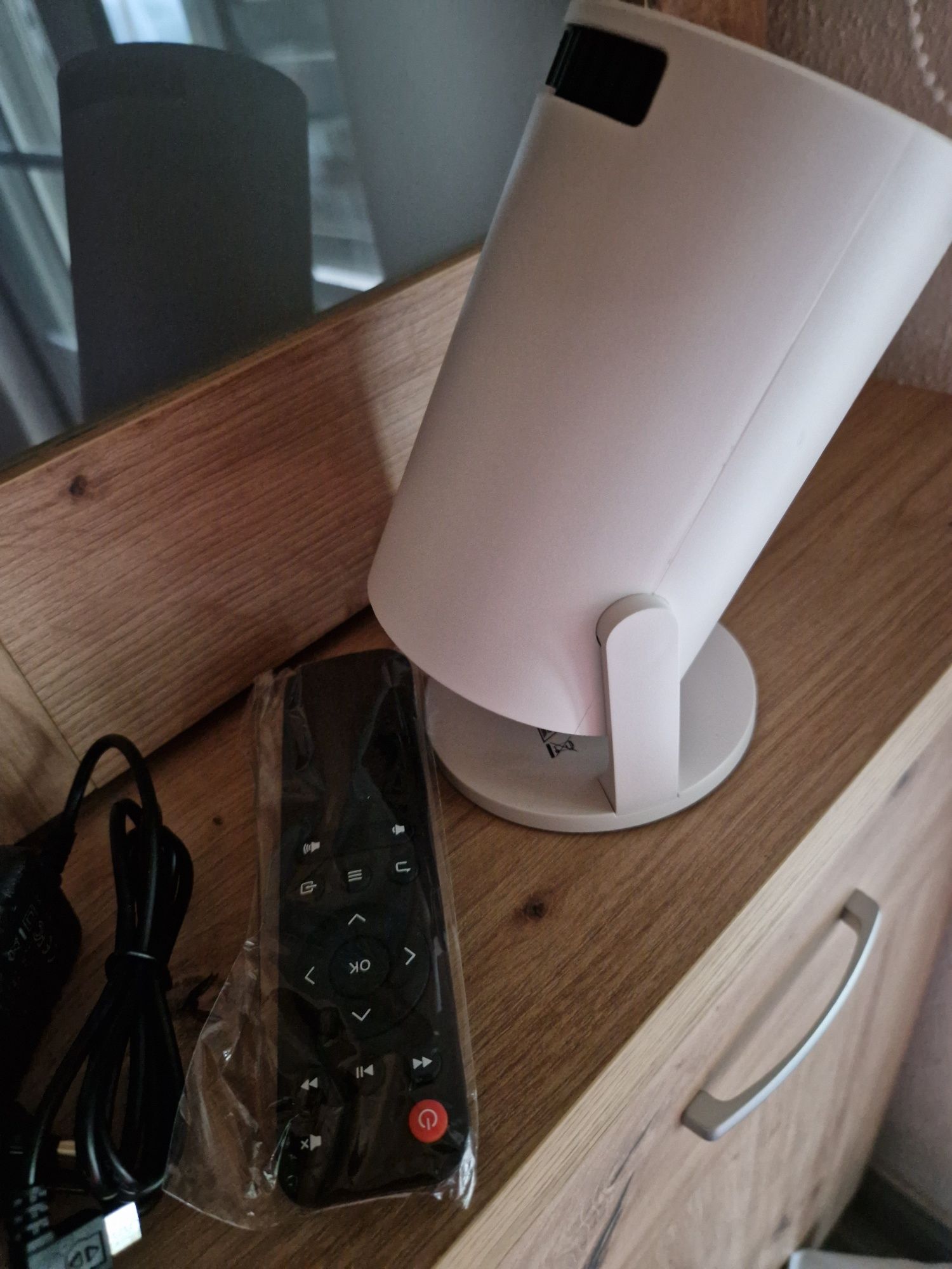 Projector portátil Full HD.  Novo