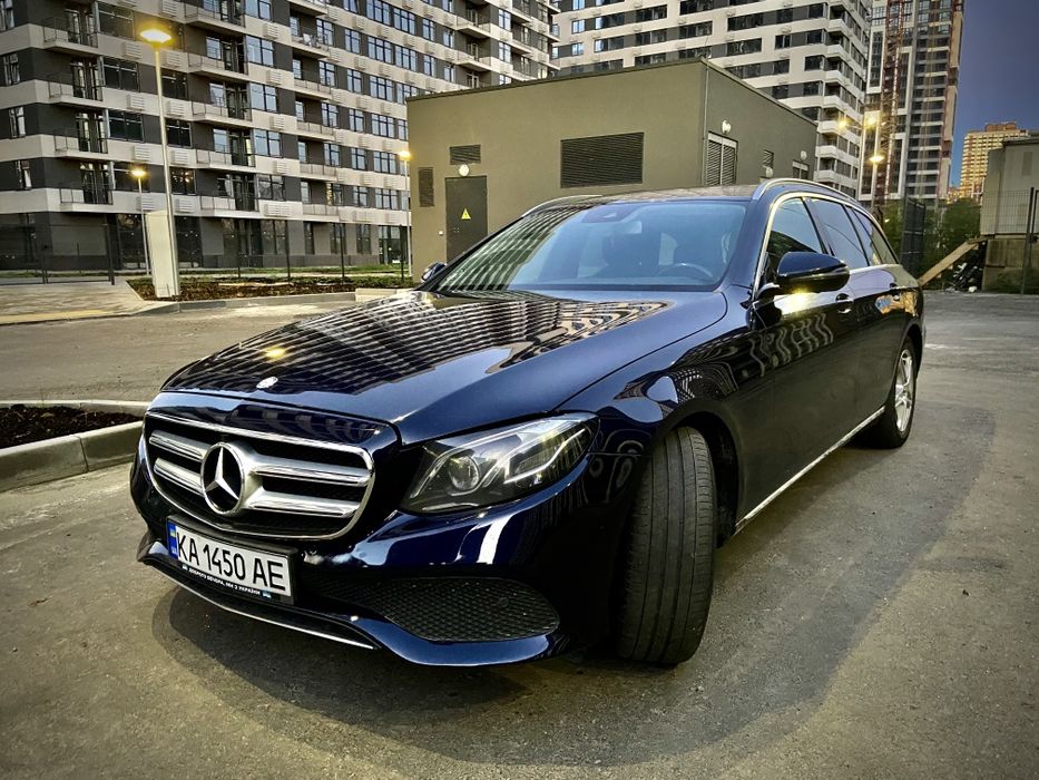 Мерседес w213 E220 2016 год