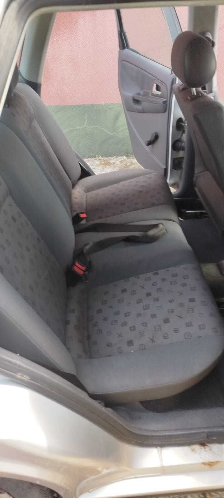 SEAT Ibiza 2000 será  vendido c inspeção feita