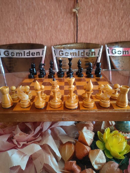 Набор игровой для детей и взрослых  шахматы. Доска 32х32 см.