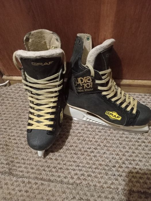 Ковзани  CCM фігурні і  хокейні.