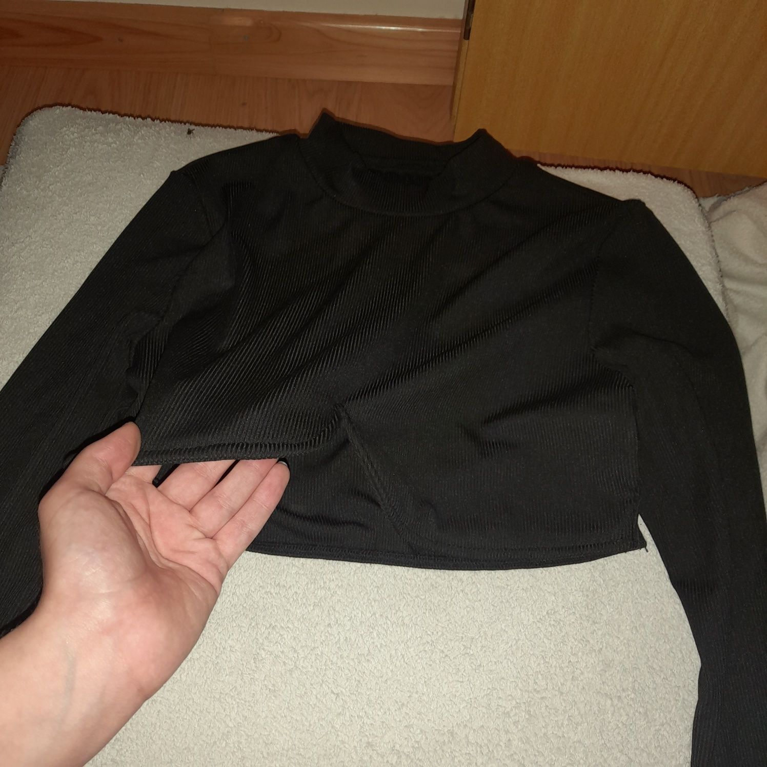 Top preto, curto
