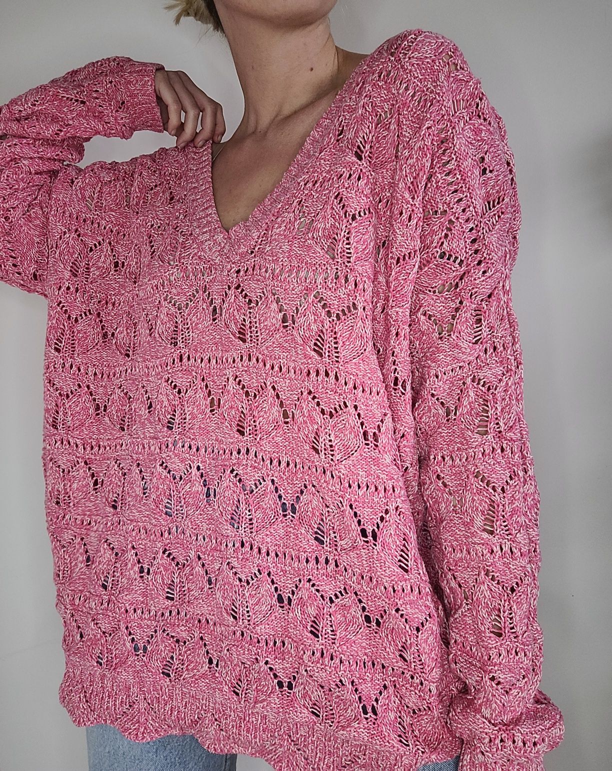 Uroczy różowy ażurowy sweter oversize boho cottagecore vintage