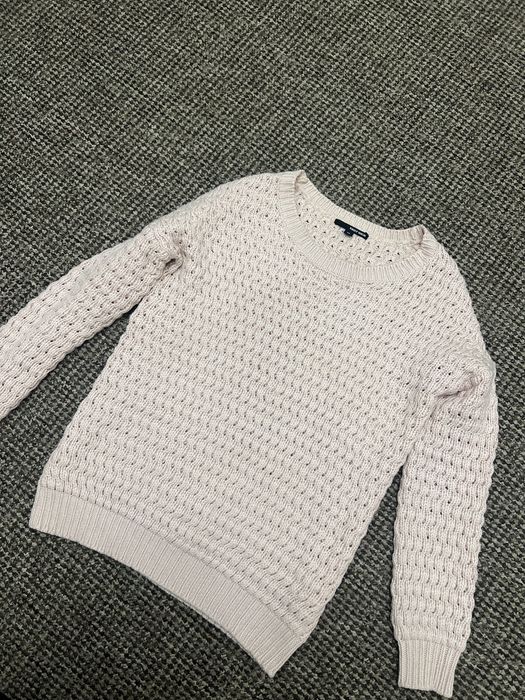 Светр жіночий ніжно-рожевого кольору