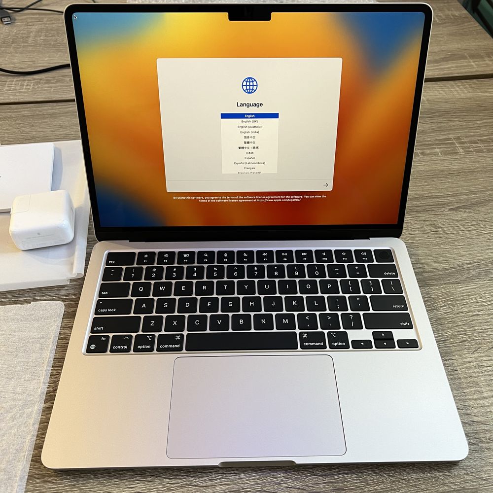 Новий Apple Macbook Air M2 13.6