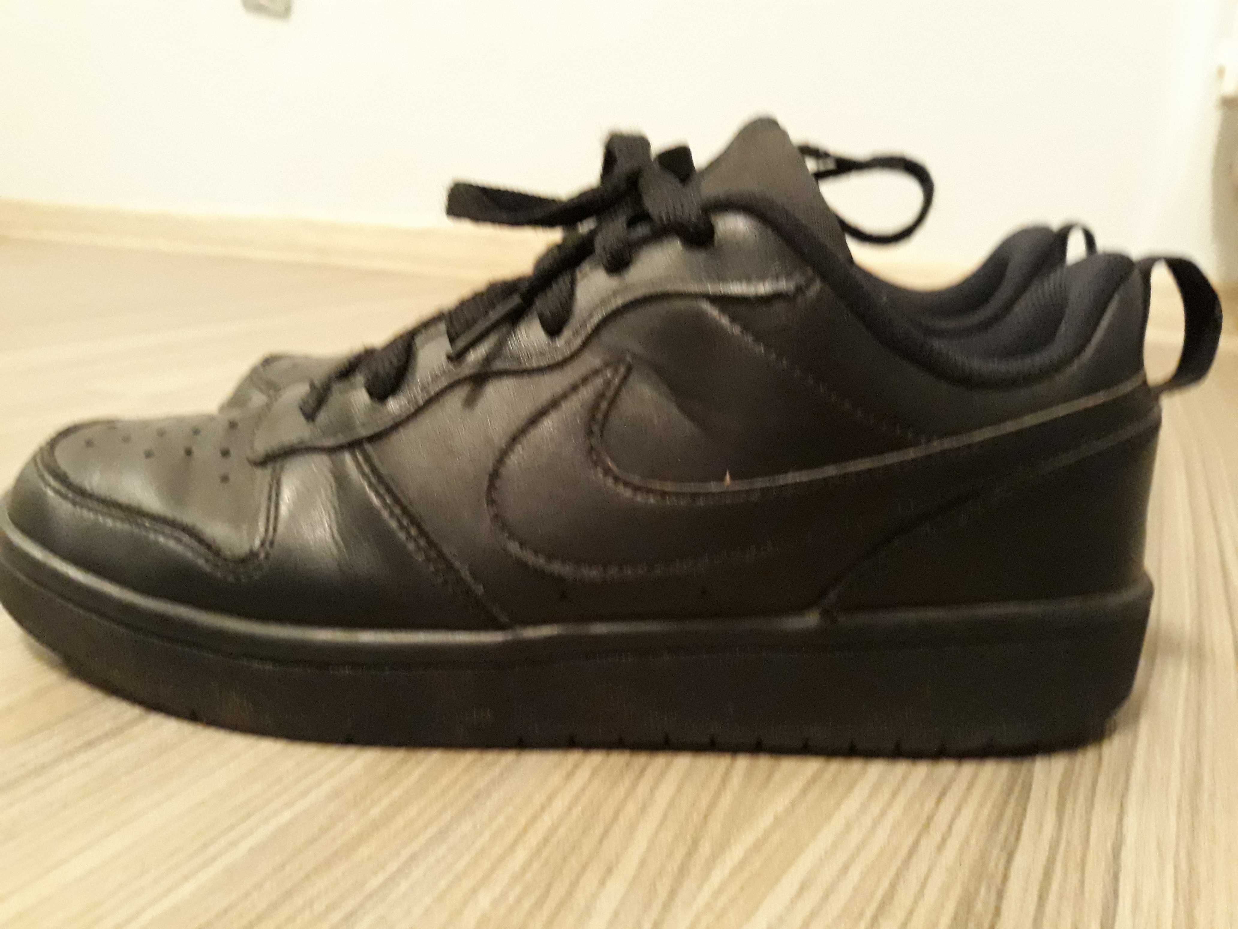 Buty Nike czarne klasyczne skórka rozm.38 dł wkładki 24 cm.