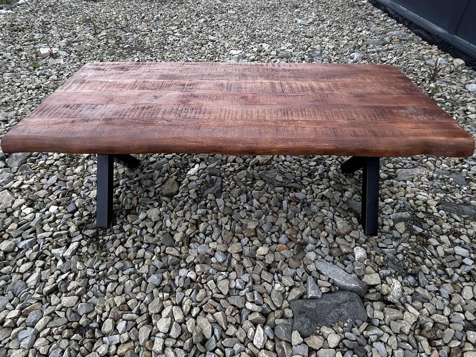 Stół drewniany w stylu loftowym