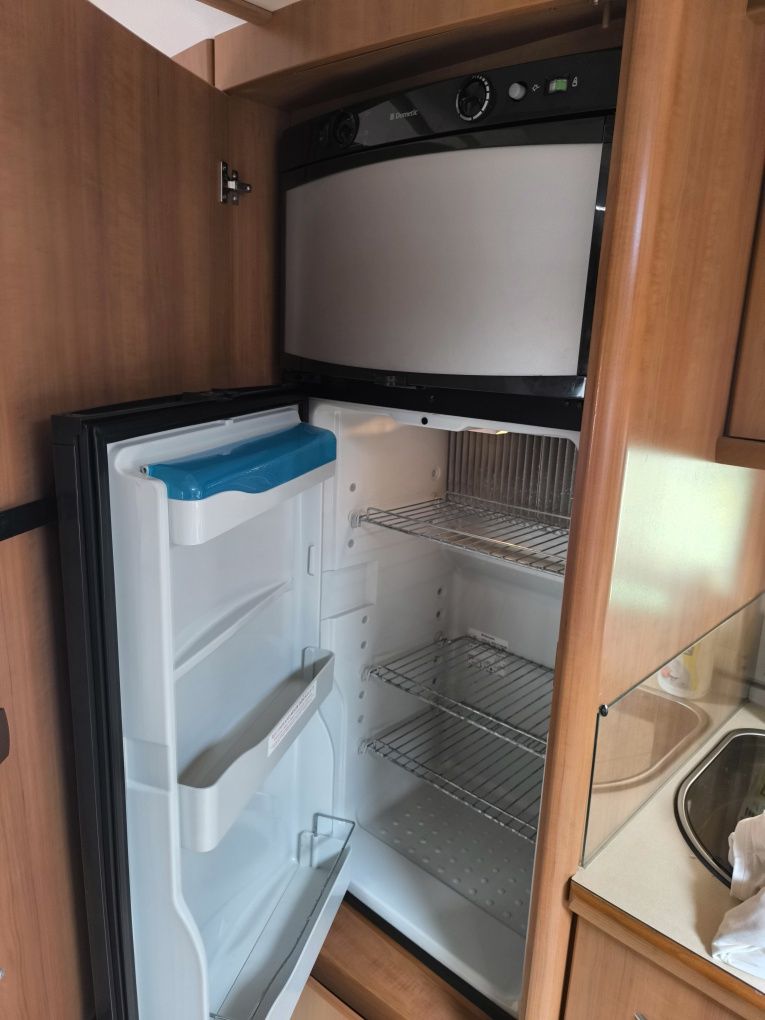 Lodówka do przyczepy kampera dometic zasilana gazem 12v 230v