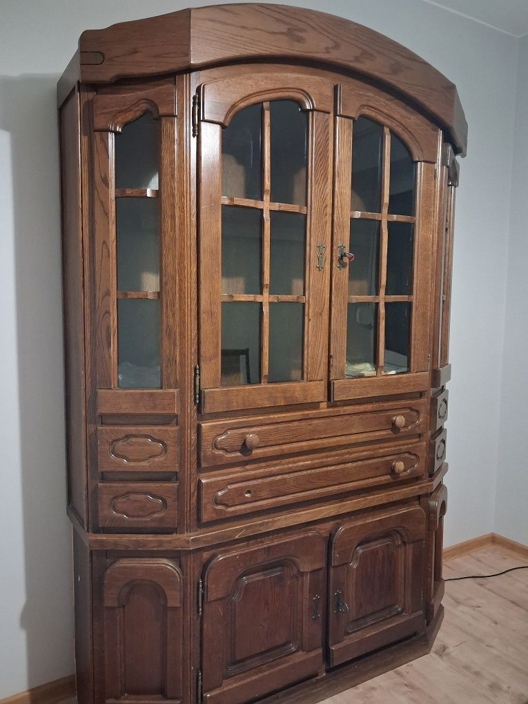 Kredens dębowy .