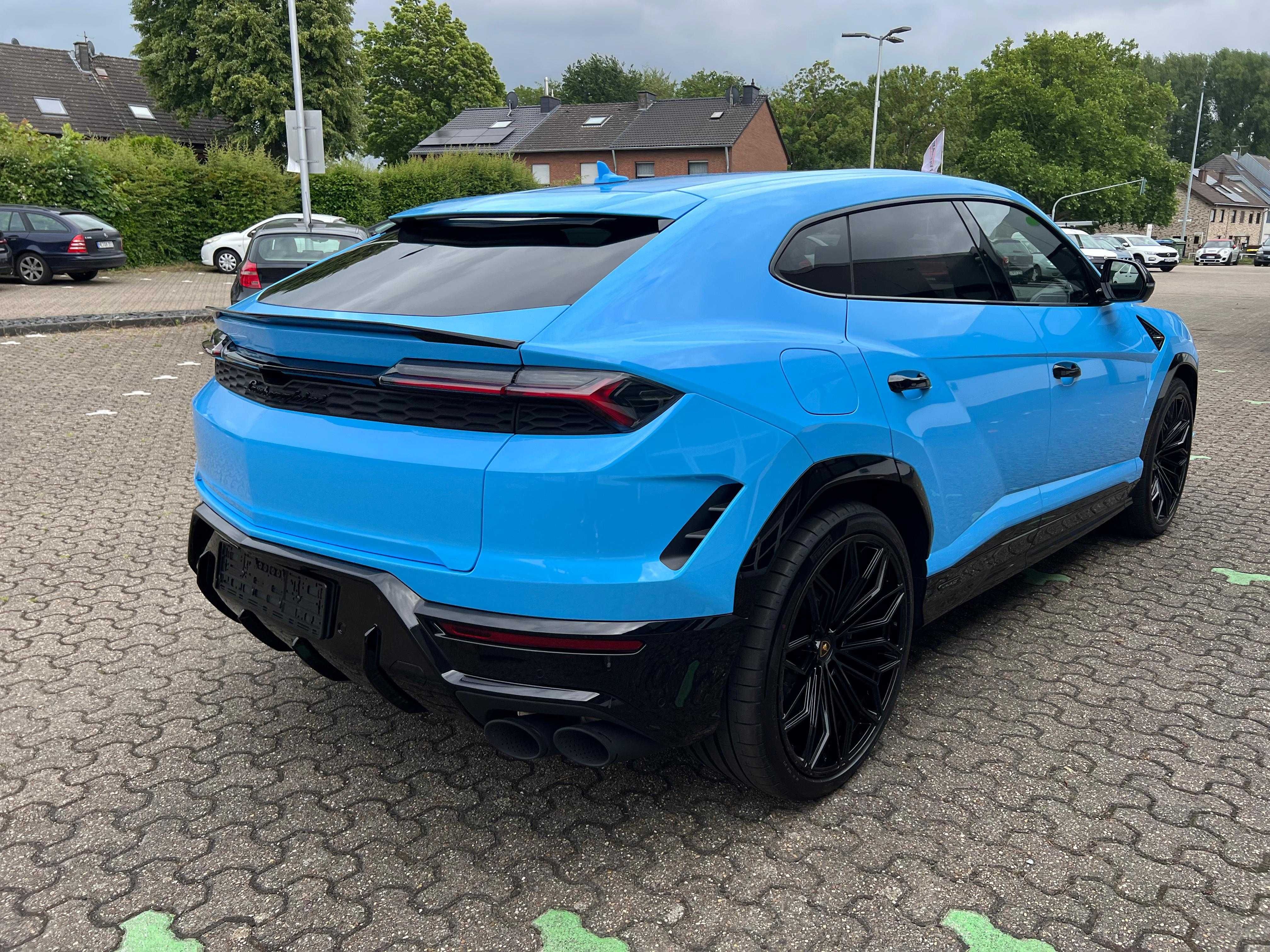 Lamborghini URUS SE 2025