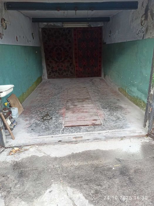 Гараж большой на 2 машины или склада можно на месяц