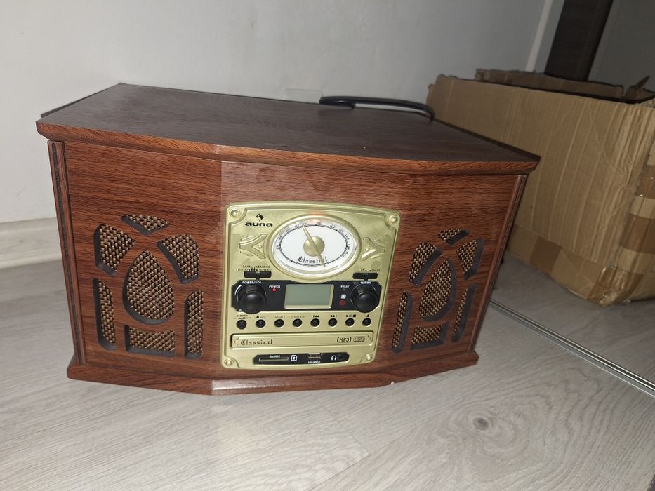 Multimedialny odtwarzacz CD, radio FM/AM, USB i SD, gramofon i magnet.