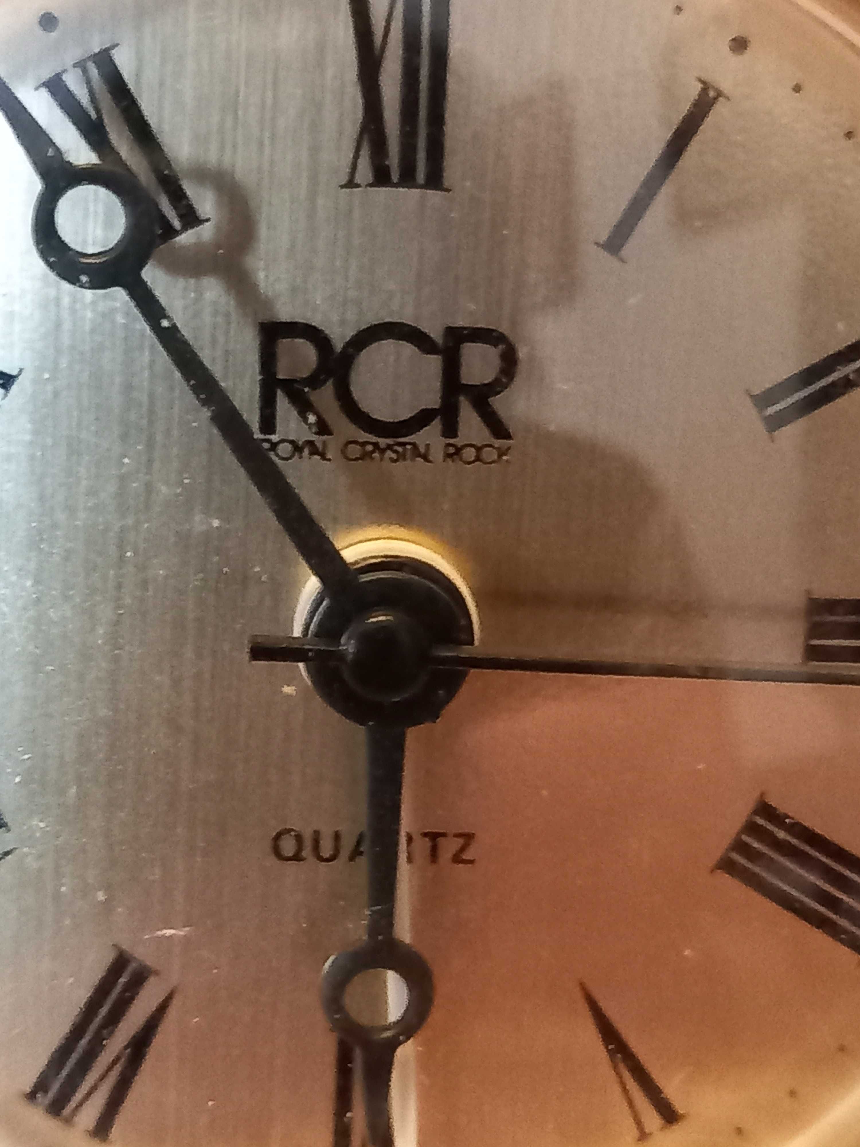 Relógio de mesa em cristral RCR 
Dimensões largura 14cm e altura 10cm