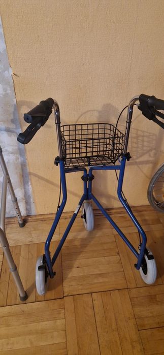 Chodzik trójkołowy dla seniora.