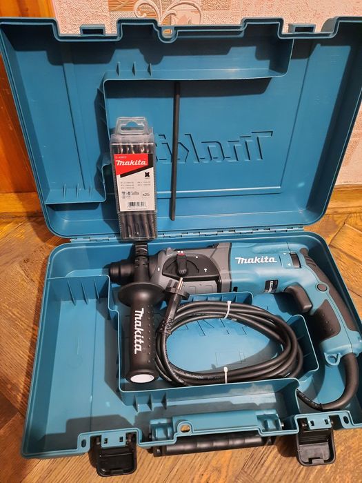 Стан нового,оригінал!!Перфоратор Makita HR 2470,780вт,2.4дж+свердла