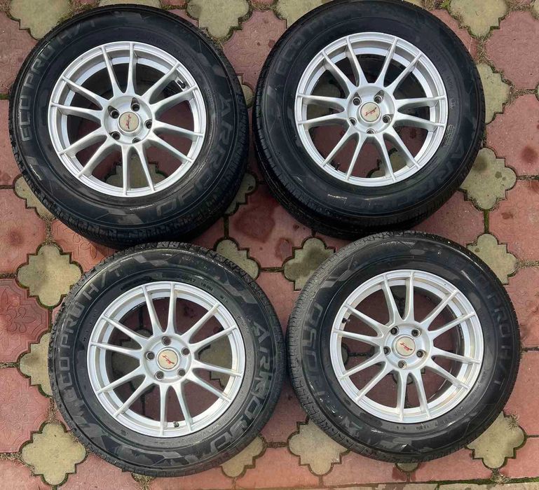 Продам комплект дисків R17 із всесезонною гумою.