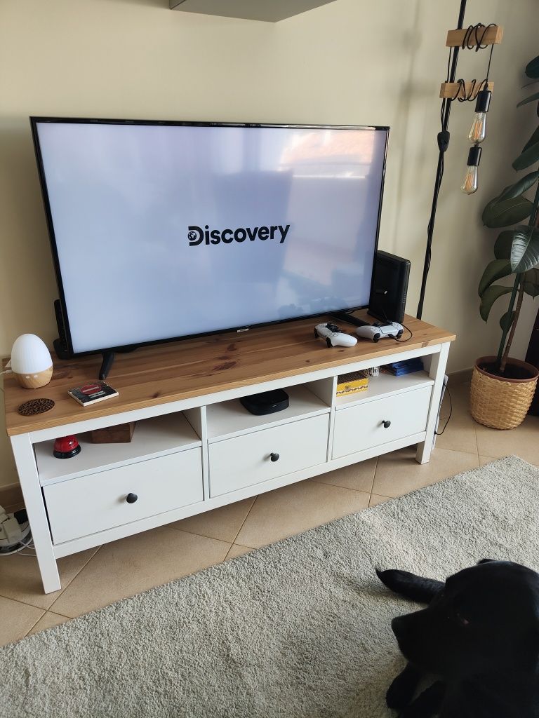 Móvel TV IKEA HEMNES – Branco/Castanho Claro – 148 cm