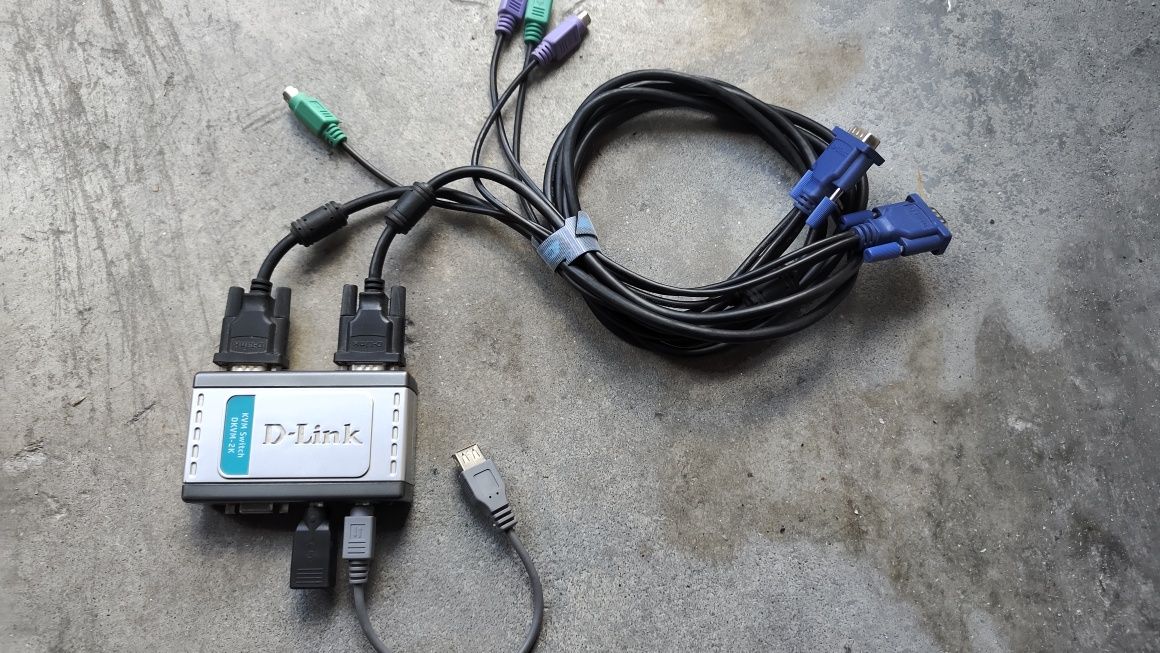 Data link para ligar 2 pc's, a um monitor, teclado e mouse.