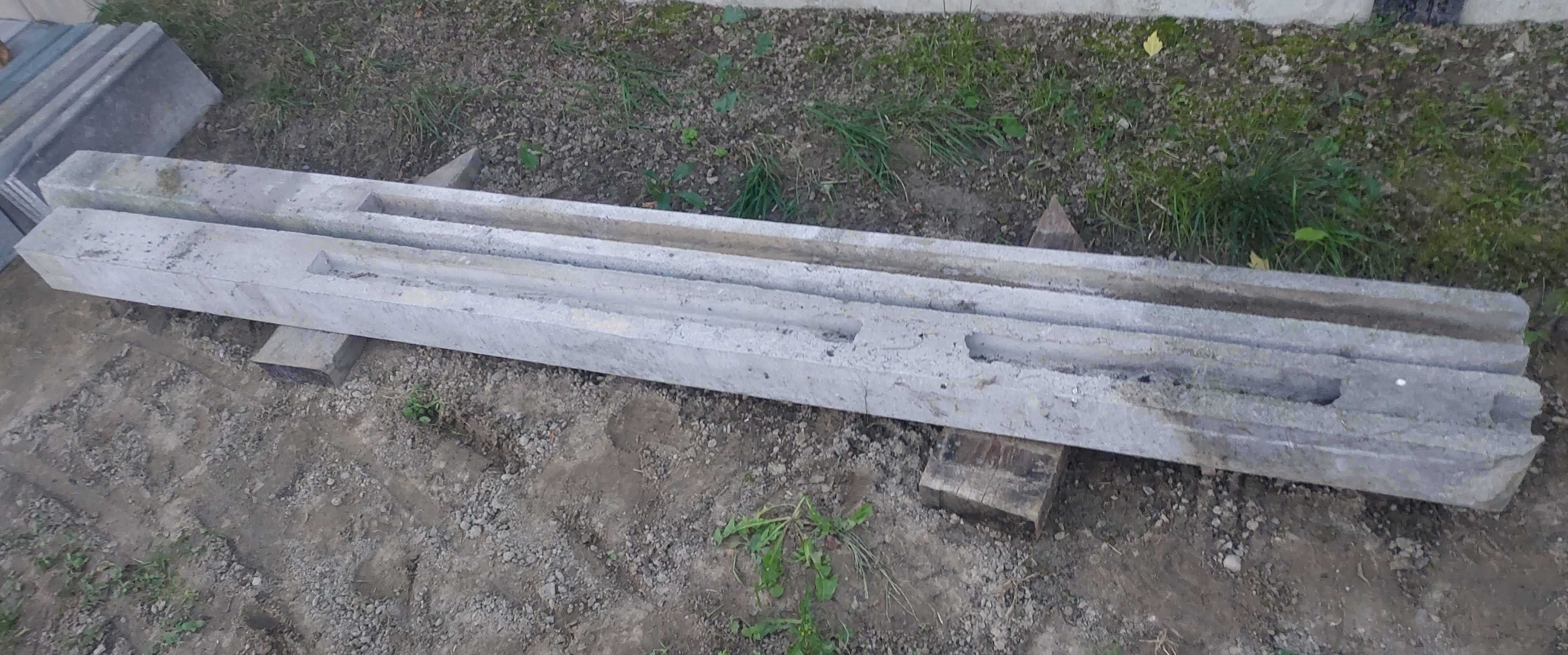 Dwa słupki ogrodzeniowe - betonowe