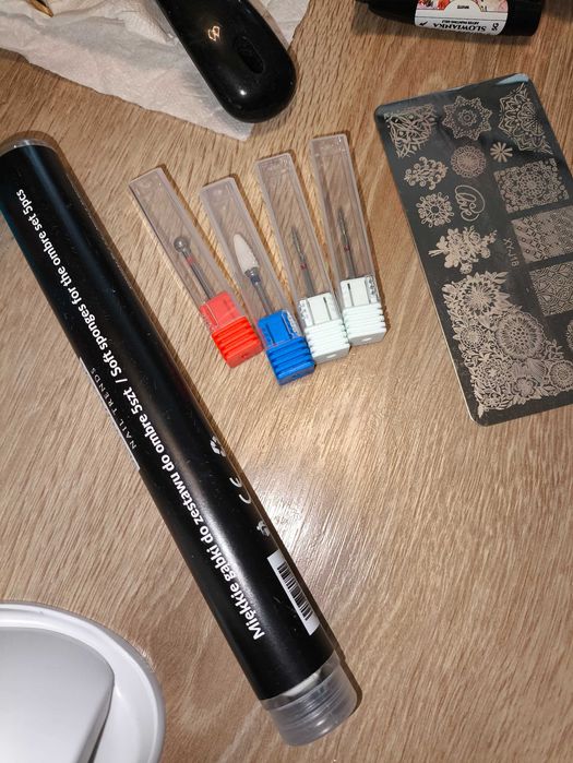 Zestaw do paznokci.Zestaw do manicure hybrydowego i żelowego, lampa