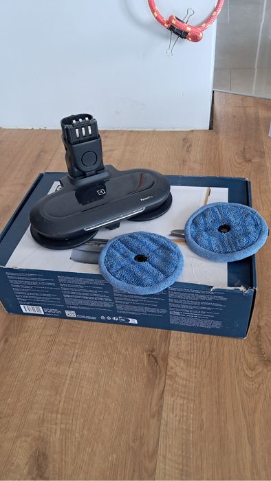 Stacja myjąca Electrolux ze szczotką mopującą