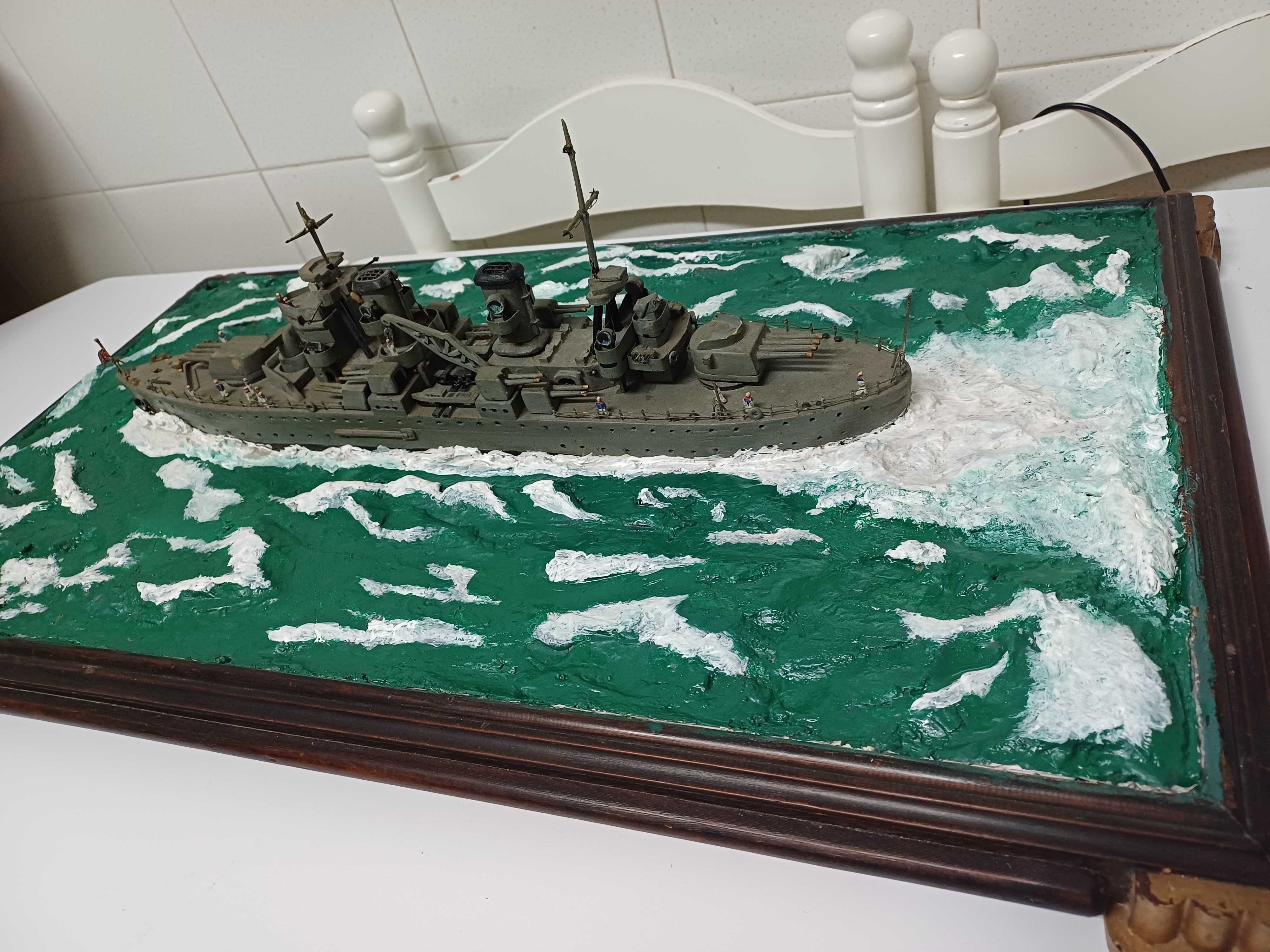 Maquete de navio Inglês 1942 em madeira