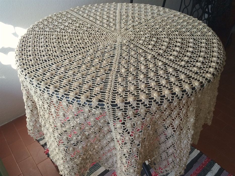 Rendas feitas à mão: Naperons - Toalha redonda