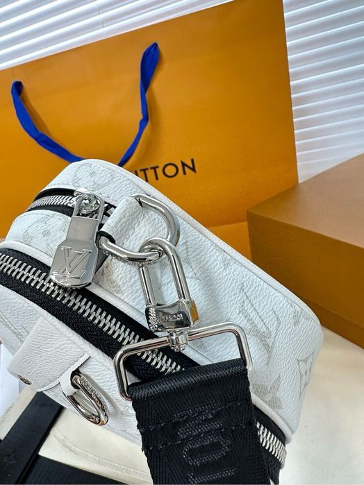 Louis Vuitton mano alpha сумка мужская белая кожаная оригинал