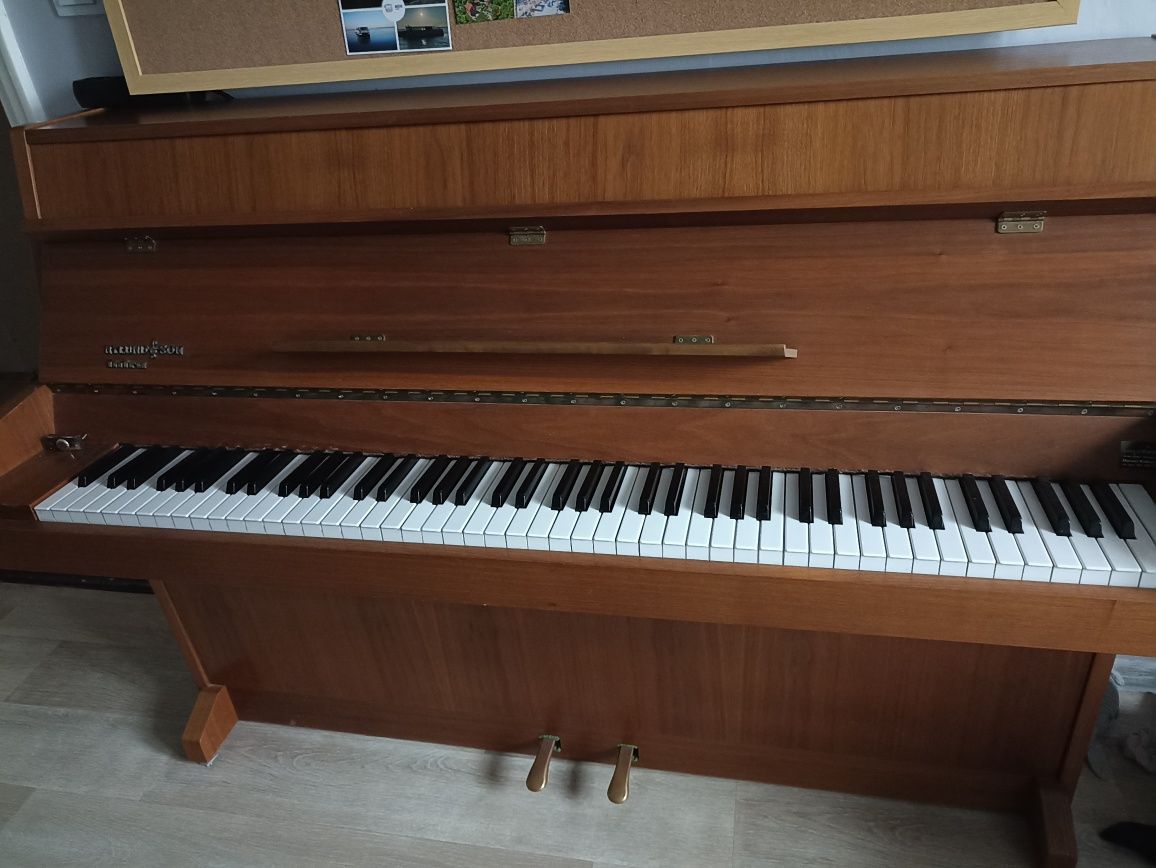 Pianino NYLUND SON intra