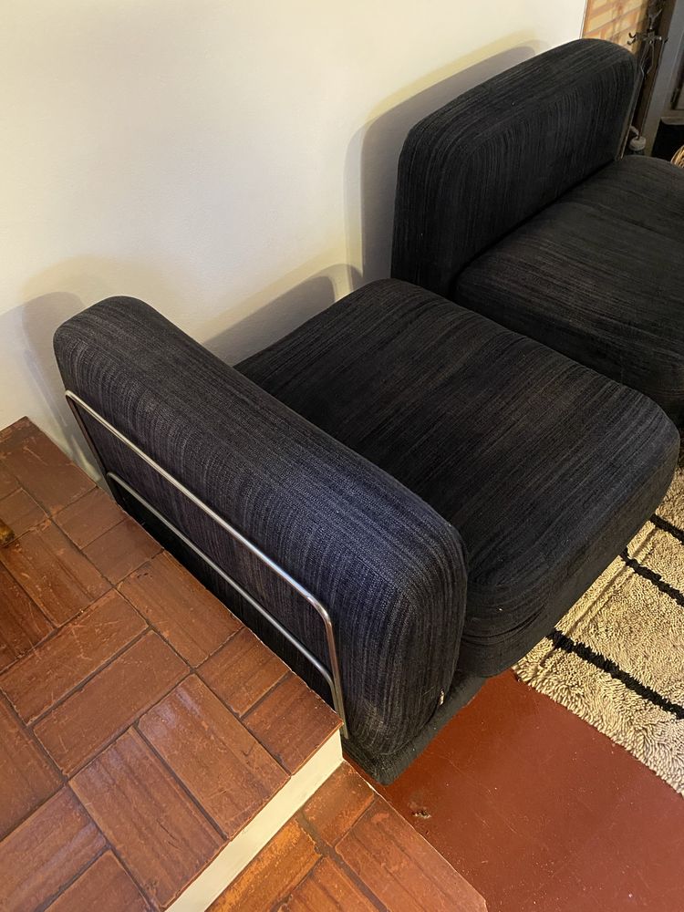 Conjunto de 2 sofás pretos + apoio para pés