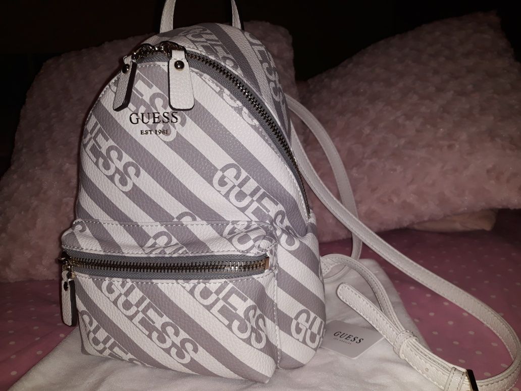 Mochila Guess (branca e cinza)