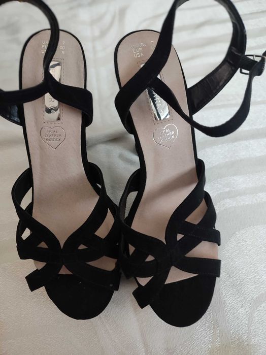 Продам босоножки на каблуке