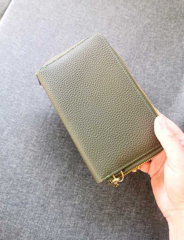 Modna mini torebka damska khaki złotymi okuciami elegancka praktyczna