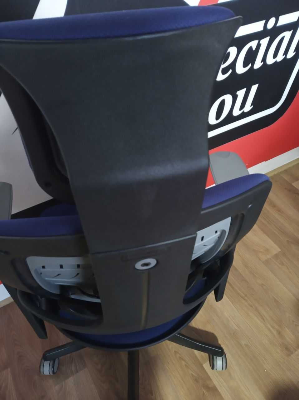 Крісло офісне Special4You WAU navyblue fabric E0765
