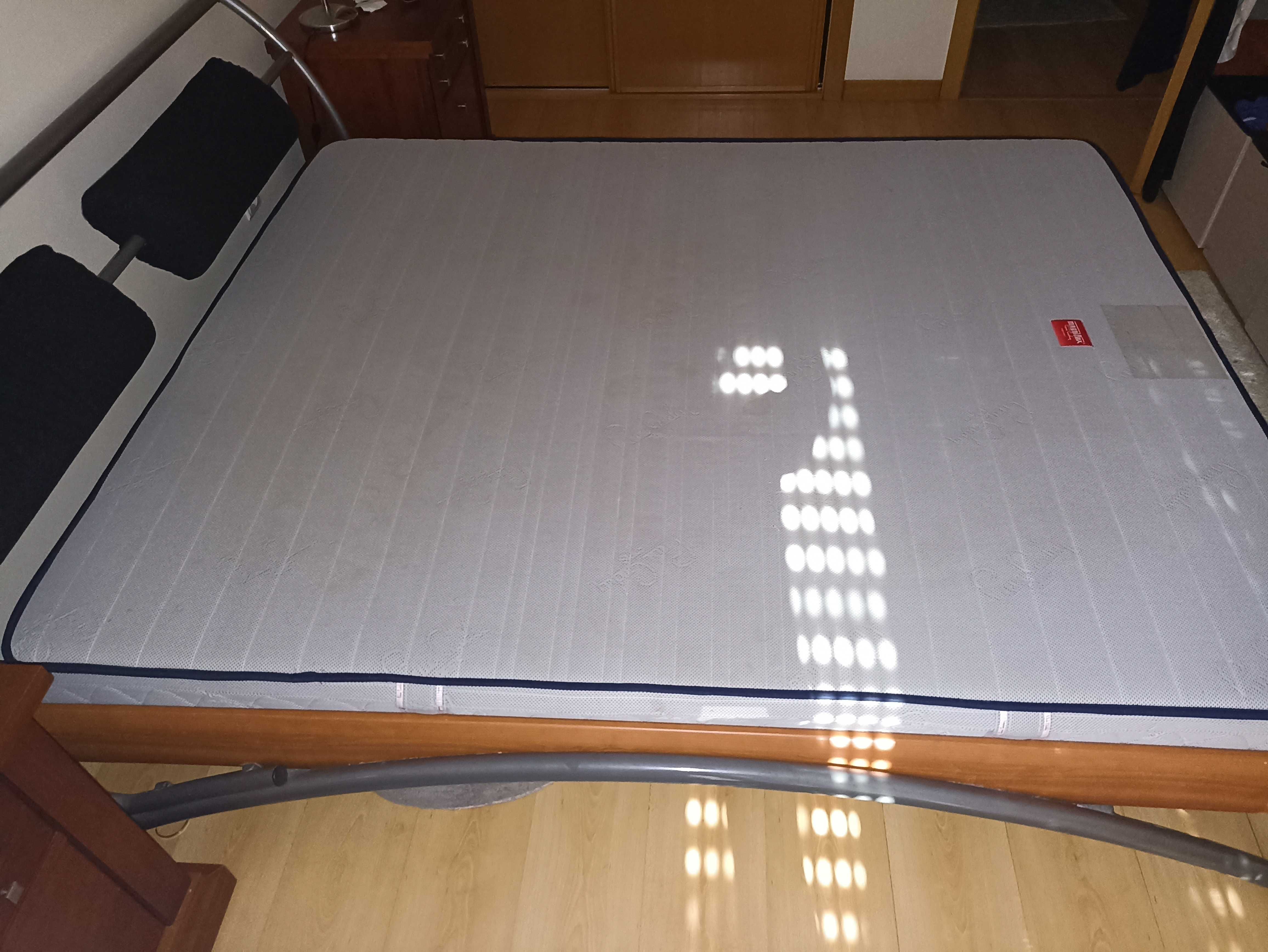 Cama casal em bom estado