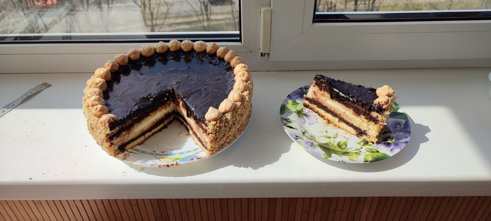 Торт БІСКВІТ з шоколадом та бізе 400грн/кг. НАПОЛЕОН зі смаком кофе