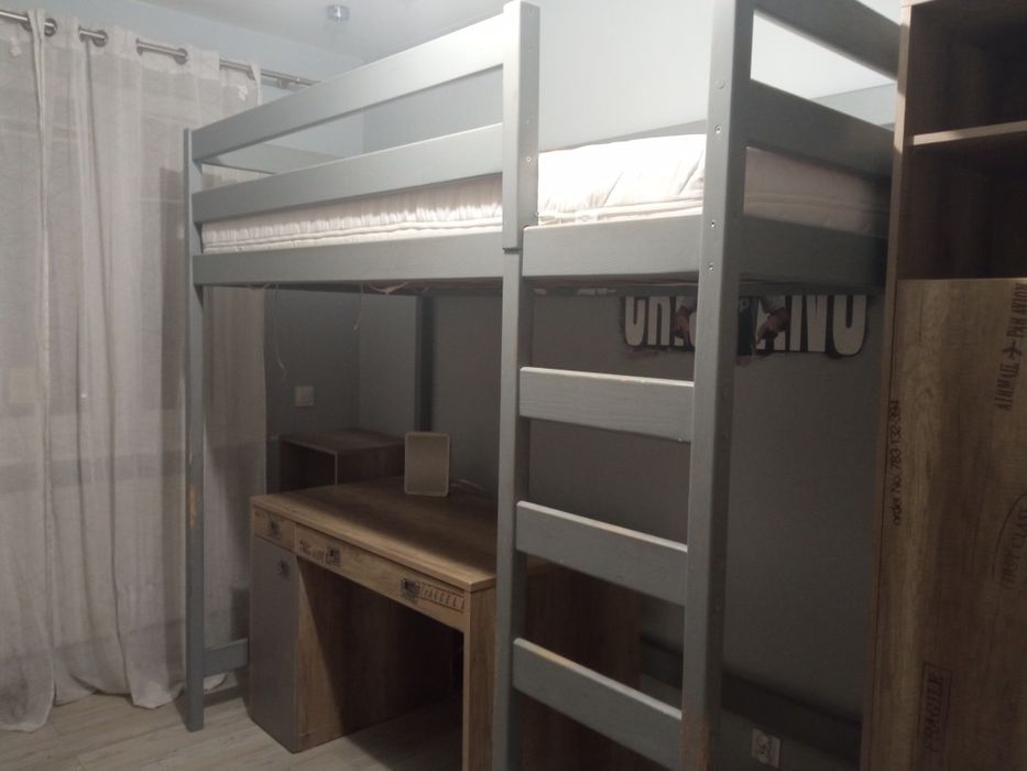 Łóżko piętrowe drewniane