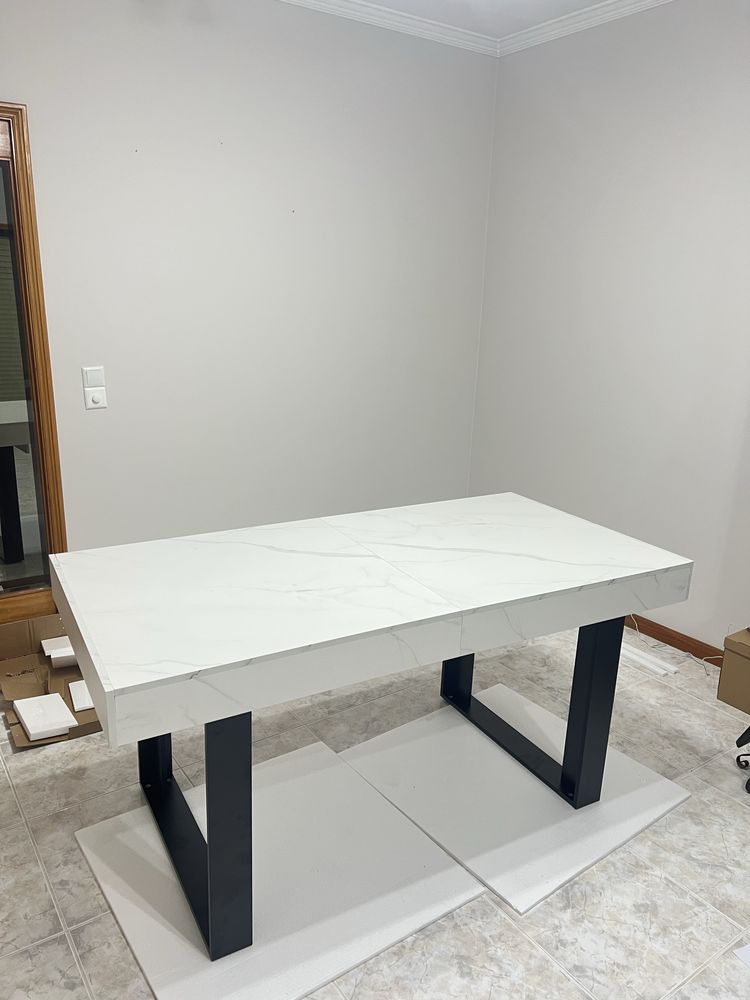 Vendo mesa de jantar NOVA